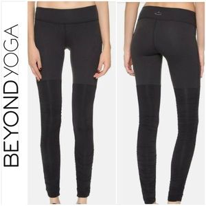 Beyond Yoga Legs For Days Black Ruched Leggings Size Small